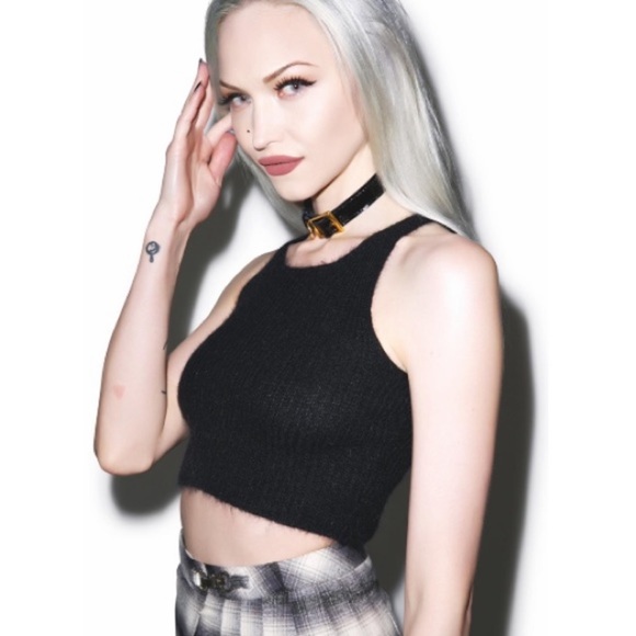 UO / UNIF / CHER BLACK CROPPED TANK TOP